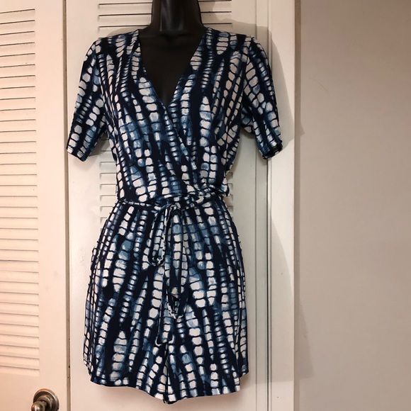 Veronica M Pants - Veronica M small blue white romper w/ pockets
